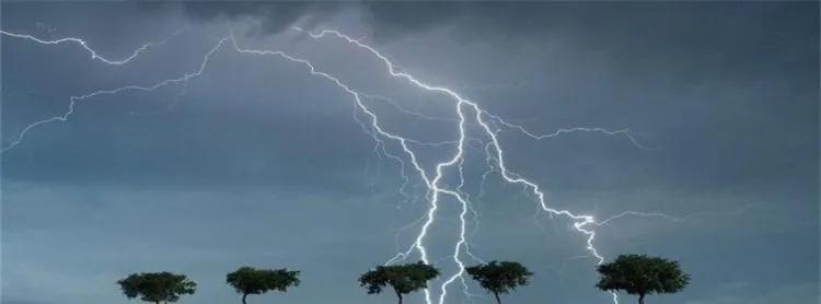 打雷闪电时,手机还能放心玩吗? 打雷闪电时,手机还能放心玩吗?